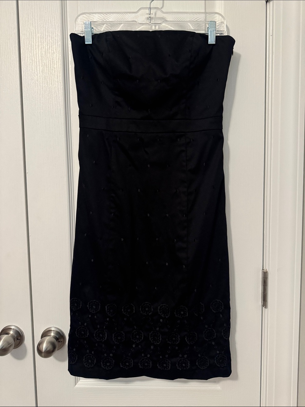 Ann Taylor Womens Size 4 Black Strapless Sheath Dress with Embroidered Hem